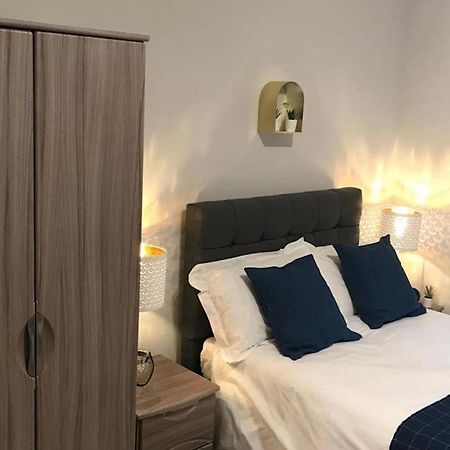 Serviced Appartment 1 Helena Редінг Екстер'єр фото
